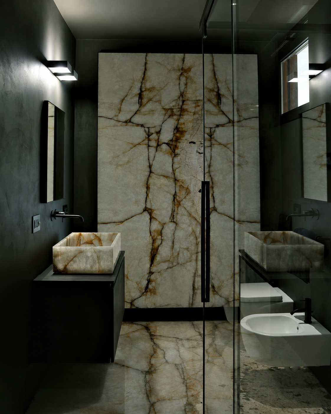Mur de douche en pierre lumière éteinte : la plaque ressemble à une surface classique