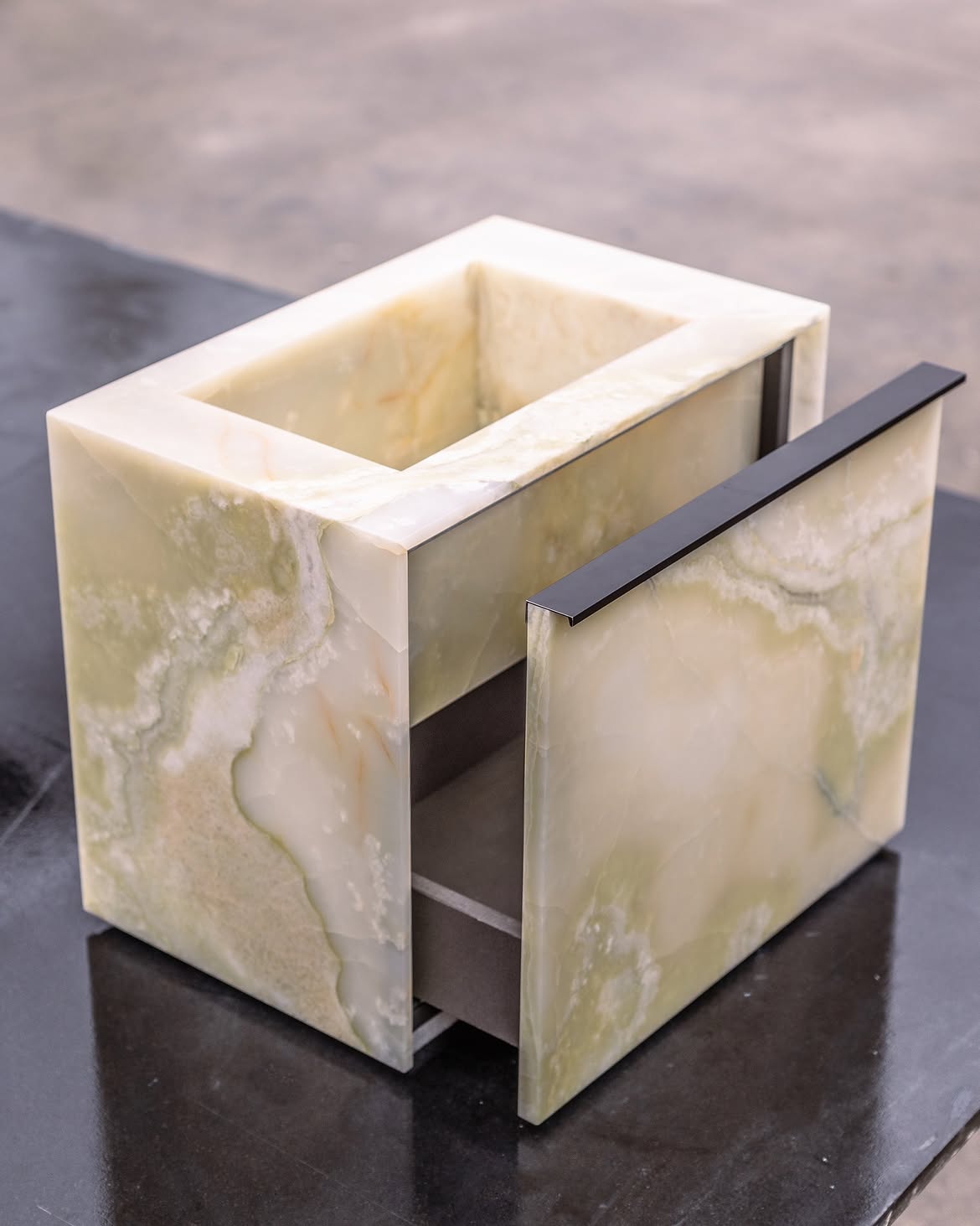 Green onyx vanity with integrated washbasin