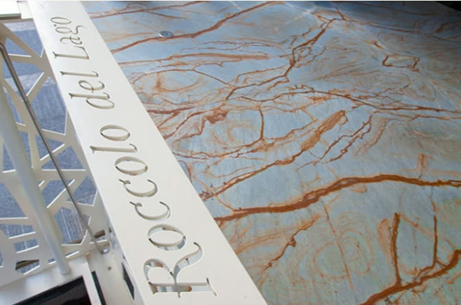Mur de cristal rétroéclairé