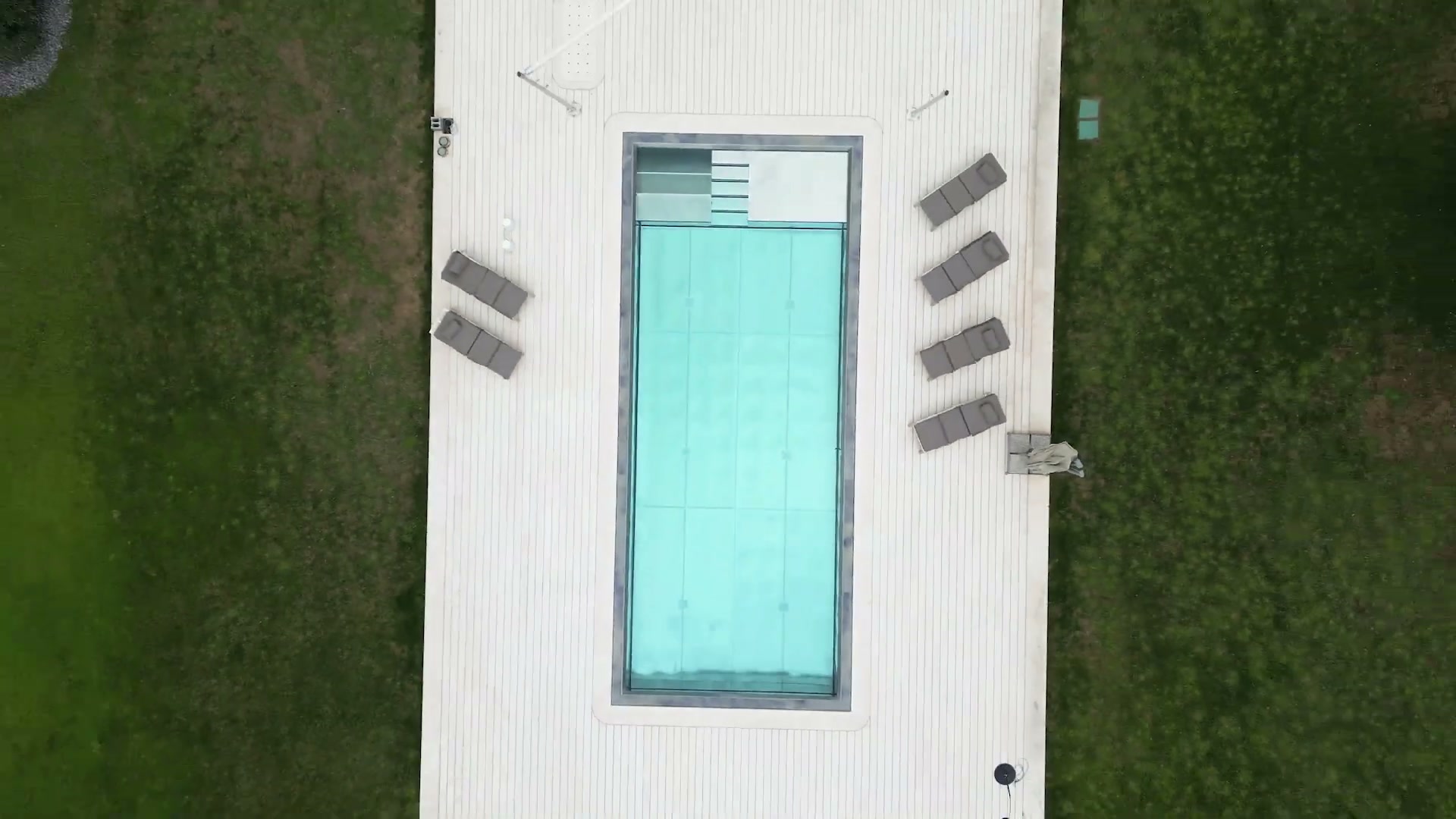 Superficie della piscina vista dall'alto