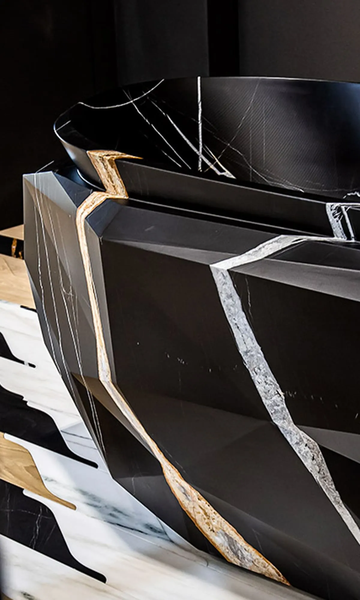 Diamond Bathtub in its setting